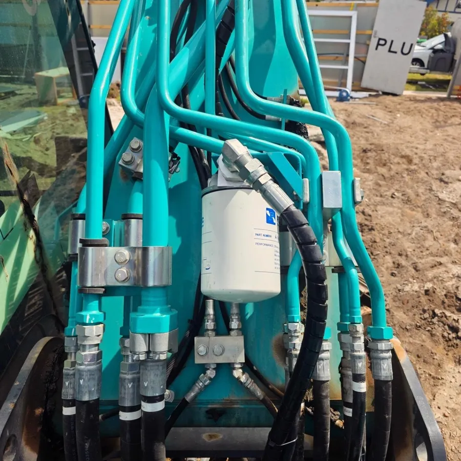 Excavator hydraulic hoses and filter